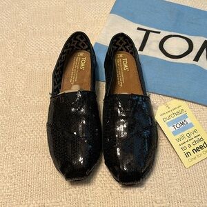 NWT Tom’s Black Sequin Women’s Classic Slip-on Shoe